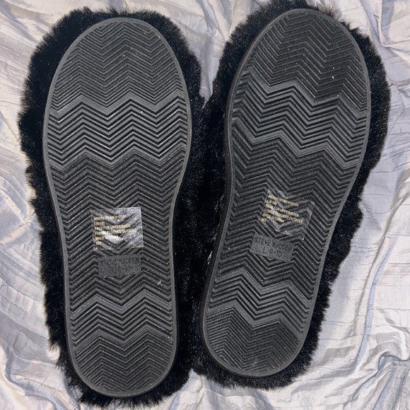 Steve Madden Fuzzy Slippers - Picture 2 of 2